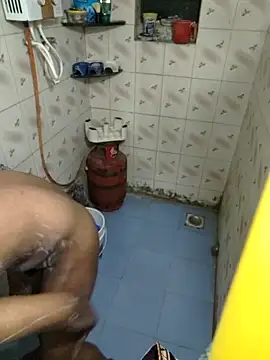 Snapshot of Desi69emd chatting on 10/14/25, 03:46 Desi69emd online show from 10/14/25, 03:46