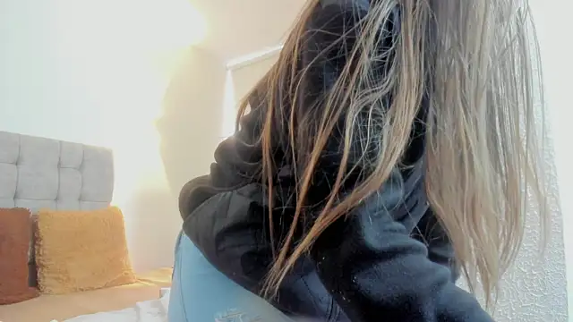 Carolina hernandez22 online show from 12/01/25, 12:21