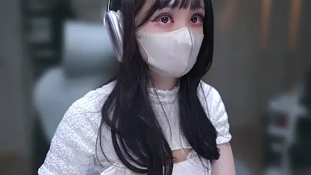 Snapshot of maku_00 chatting on 05/03/26, 11:16 maku 00 online show from 05/03/26, 11:16
