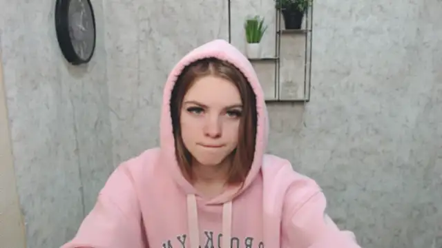 AliceFlirtt  online show from 02/08/25, 11:01