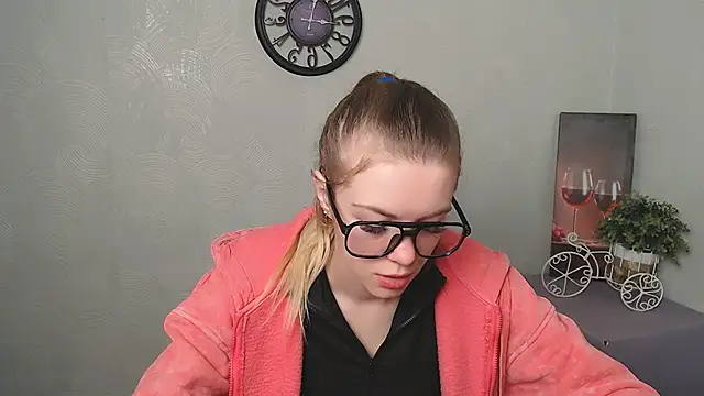 AliceFlirtt  online show from 02/28/25, 08:09