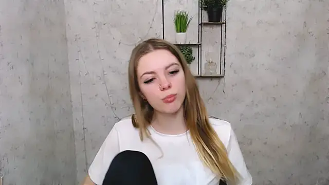 AliceFlirtt  online show from 03/12/25, 10:26