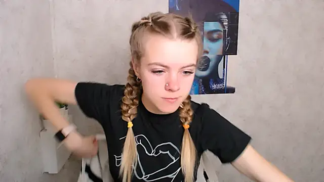 AliceFlirtt  online show from 09/17/25, 09:00