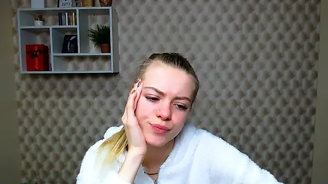 AliceFlirtt  online show from 10/22/25, 09:42