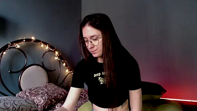 Snapshot of wow__kelly chatting on 02/19/25, 01:28 wow kelly online show from 02/19/25, 01:28