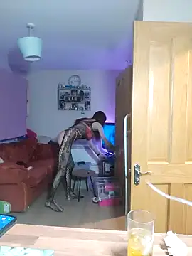 Snapshot of irishtommy1986 chatting on 12/23/24, 10:12 irishtommy1986 online show from 12/23/24, 10:12