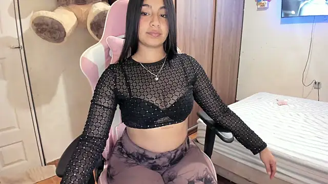 Snapshot of julieth_hot69 chatting on 03/31/26, 04:57 julieth hot69 online show from 03/31/26, 04:57