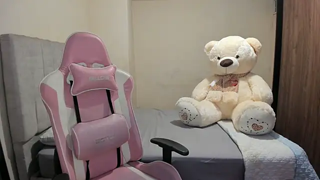 Snapshot of julieth_hot69 chatting on 04/04/26, 05:06 julieth hot69 online show from 04/04/26, 05:06