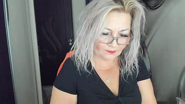 Snapshot of IryshAlice chatting on 10/03/25, 12:51 IryshAlice online show from 10/03/25, 12:51