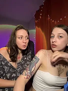 Snapshot of Dooubletroublee chatting on 12/12/24, 01:10 Dooubletroublee online show from 12/12/24, 01:10