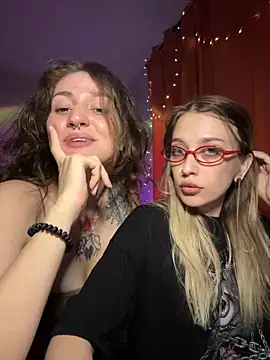 Snapshot of Dooubletroublee chatting on 12/13/24, 01:37 Dooubletroublee online show from 12/13/24, 01:37