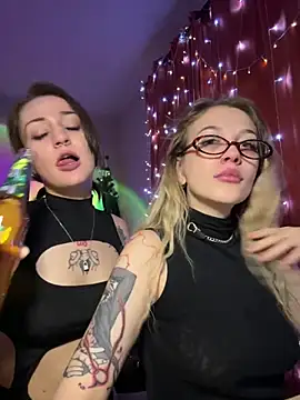 Snapshot of Dooubletroublee chatting on 01/18/25, 02:03 Dooubletroublee online show from 01/18/25, 02:03