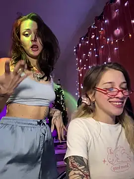 Snapshot of Dooubletroublee chatting on 01/19/25, 01:32 Dooubletroublee online show from 01/19/25, 01:32