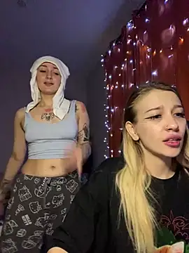 Snapshot of Dooubletroublee chatting on 02/02/25, 10:28 Dooubletroublee online show from 02/02/25, 10:28