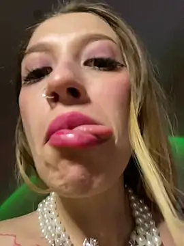 Snapshot of Dooubletroublee chatting on 03/21/25, 11:56 Dooubletroublee online show from 03/21/25, 11:56