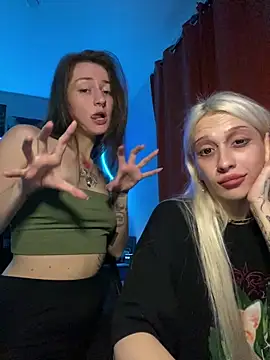 Snapshot of Dooubletroublee chatting on 09/11/25, 12:22 Dooubletroublee online show from 09/11/25, 12:22