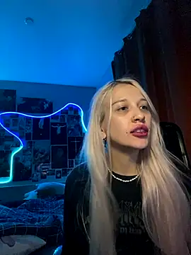 Snapshot of Dooubletroublee chatting on 09/17/25, 10:44 Dooubletroublee online show from 09/17/25, 10:44