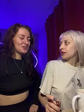 Snapshot of Dooubletroublee chatting on 09/30/25, 08:03 Dooubletroublee online show from 09/30/25, 08:03