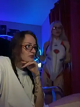 Snapshot of Dooubletroublee chatting on 10/03/25, 10:29 Dooubletroublee online show from 10/03/25, 10:29