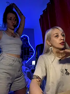 Snapshot of Dooubletroublee chatting on 10/05/25, 03:10 Dooubletroublee online show from 10/05/25, 03:10