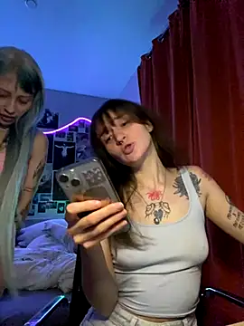 Snapshot of Dooubletroublee chatting on 10/25/25, 11:21 Dooubletroublee online show from 10/25/25, 11:21