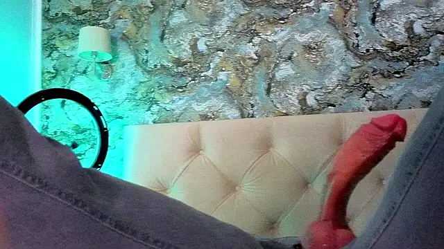 Snapshot of KateBleare chatting on 02/01/26, 12:48 KateBleare online show from 02/01/26, 12:48