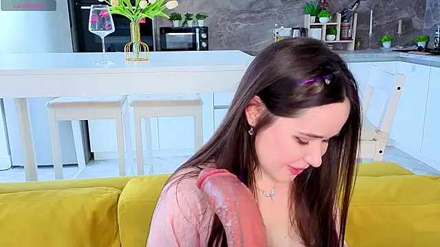 Snapshot of KateBleare chatting on 02/14/26, 12:13 KateBleare online show from 02/14/26, 12:13