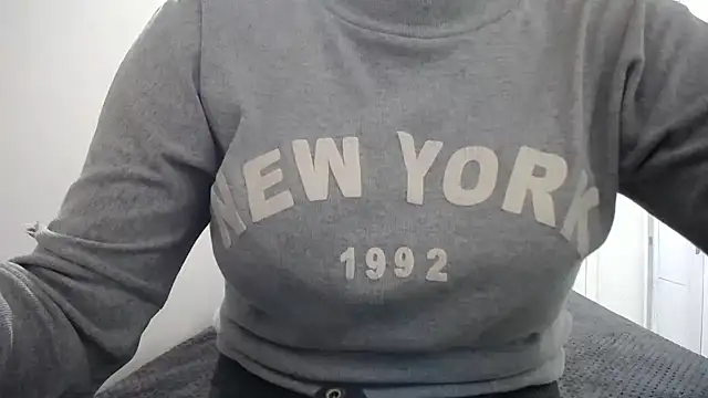 Luna girlhot  online show from 04/18/26, 05:39