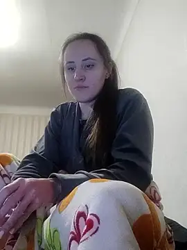 Snapshot of emeli_moon chatting on 01/19/26, 03:49 emeli moon online show from 01/19/26, 03:49