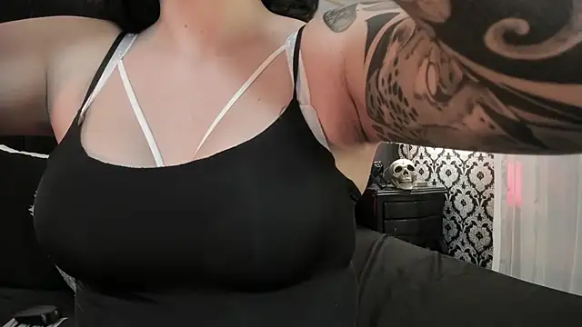 Snapshot of Adeelinee chatting on 11/13/25, 08:30 Adeelinee online show from 11/13/25, 08:30