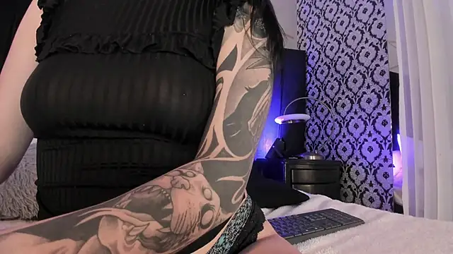 Snapshot of Adeelinee chatting on 11/26/25, 07:59 Adeelinee online show from 11/26/25, 07:59