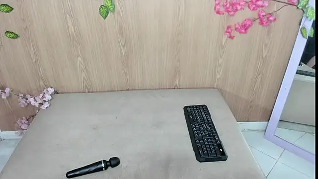 Snapshot of jenelotizz06 chatting on 05/04/26, 12:39 jenelotizz06 online show from 05/04/26, 12:39