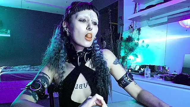 Snapshot of god_x_girl chatting on 12/23/24, 01:18 god x girl online show from 12/23/24, 01:18