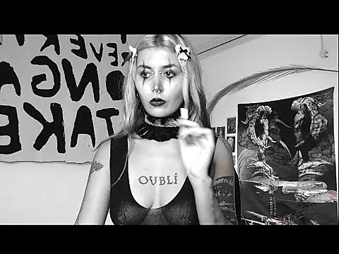 Snapshot of god_x_girl chatting on 11/12/25, 09:47 god x girl online show from 11/12/25, 09:47