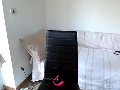 Snapshot of danasantoreal chatting on 10/11/25, 06:45 danasantoreal online show from 10/11/25, 06:45