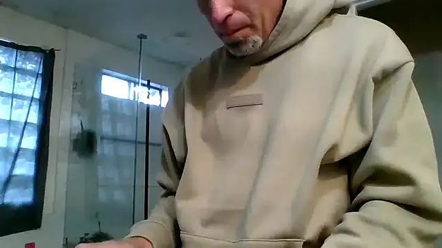 El Gizmo online show from 02/17/26, 03:40