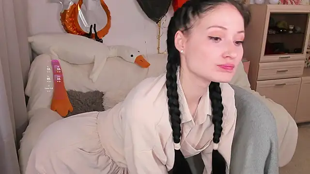 LisaMooore online show from 12/19/25, 03:19