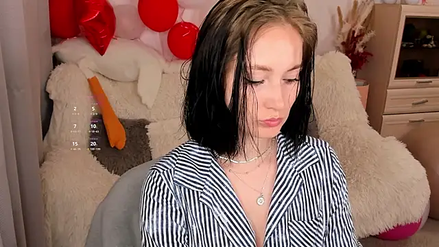 Snapshot of LisaMooore chatting on 07/02/26, 04:02 LisaMooore online show from 07/02/26, 04:02