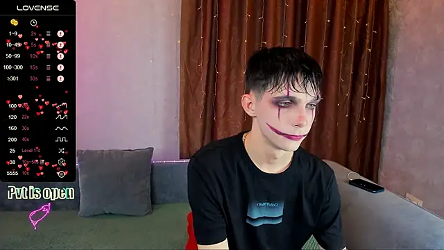 Aaron Boom online show from 10/31/25, 10:22