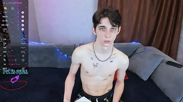 Snapshot of Aaron_Boom chatting on 03/25/26, 05:19 Aaron Boom online show from 03/25/26, 05:19