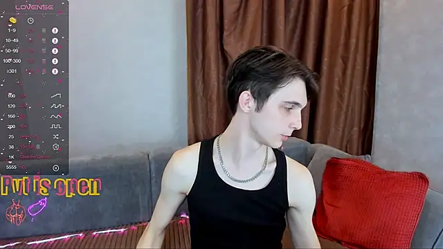 Snapshot of Aaron_Boom chatting on 04/10/26, 06:12 Aaron Boom online show from 04/10/26, 06:12