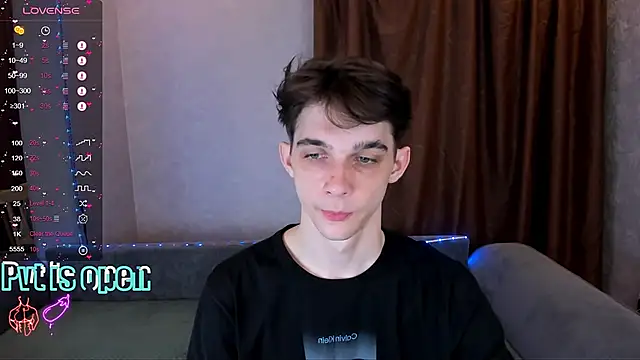 Snapshot of Aaron_Boom chatting on 04/16/26, 08:42 Aaron Boom online show from 04/16/26, 08:42