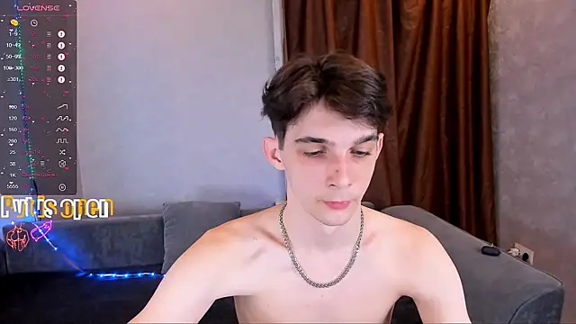 Snapshot of Aaron_Boom chatting on 04/17/26, 09:40 Aaron Boom online show from 04/17/26, 09:40