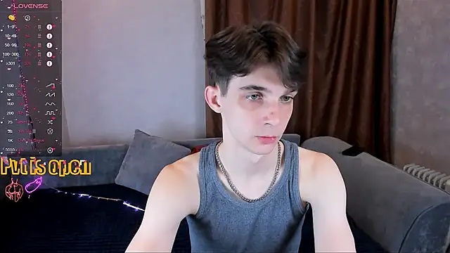 Snapshot of Aaron_Boom chatting on 04/19/26, 08:00 Aaron Boom online show from 04/19/26, 08:00