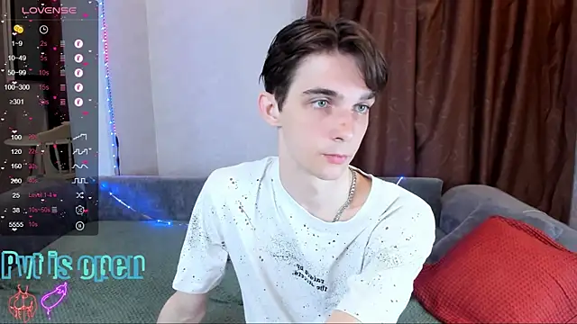 Snapshot of Aaron_Boom chatting on 05/26/26, 12:28 Aaron Boom online show from 05/26/26, 12:28