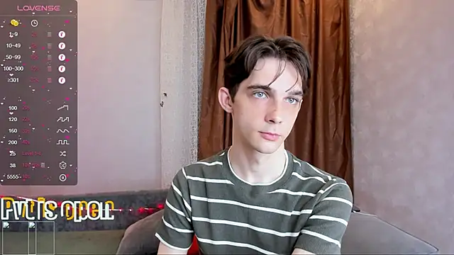 Snapshot of Aaron_Boom chatting on 06/03/26, 01:19 Aaron Boom online show from 06/03/26, 01:19