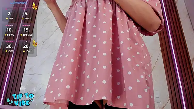 Snapshot of tamarafoxy_ chatting on 03/13/26, 01:40 tamarafoxy online show from 03/13/26, 01:40