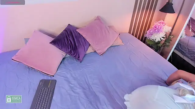 charloottee 1 online show from 12/13/24, 03:16