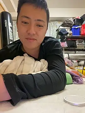 emon2122 online show from 03/18/25, 06:15