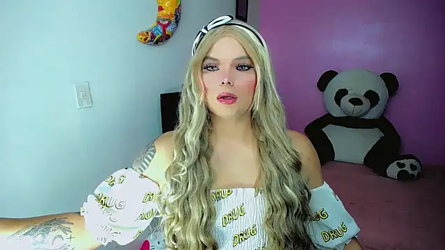 Snapshot of SweetKim21 chatting on 11/05/25, 08:03 SweetKim21 online show from 11/05/25, 08:03